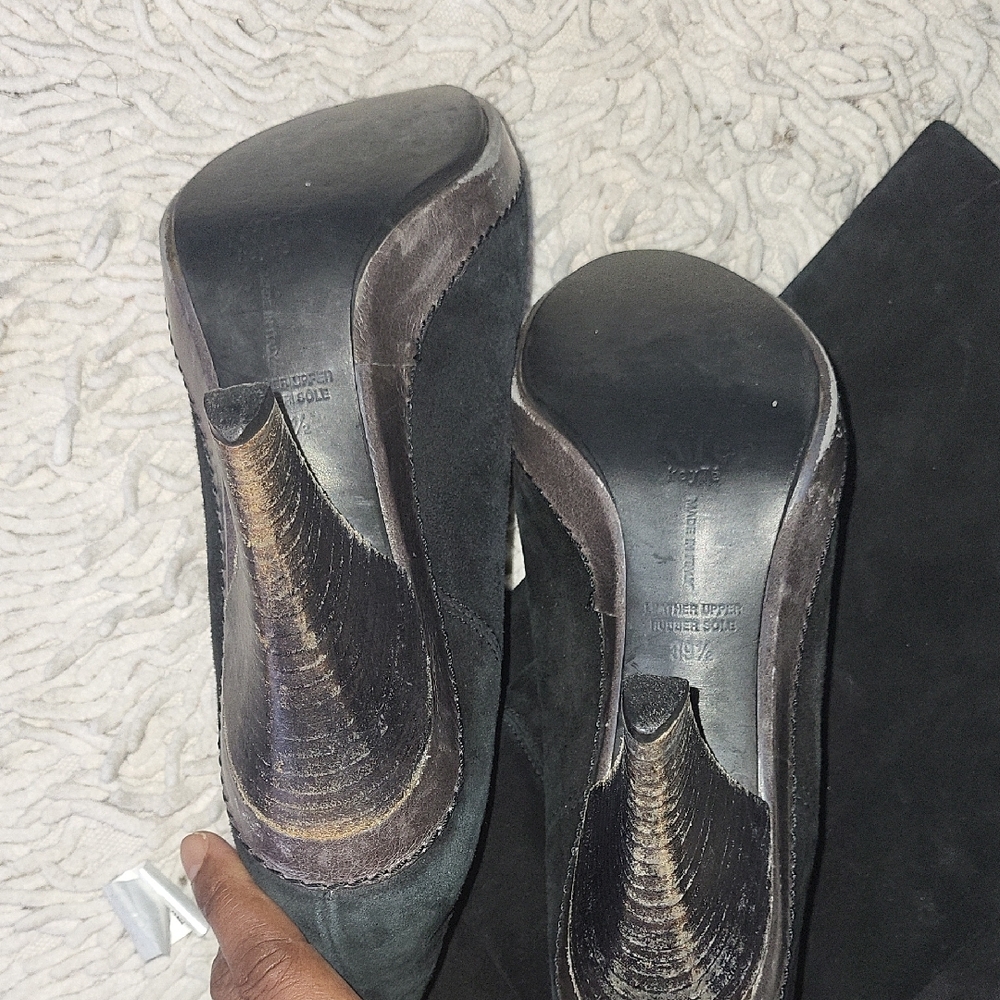 Black Suede Heeled Boots _ Size 9 - Picture 4 of 4